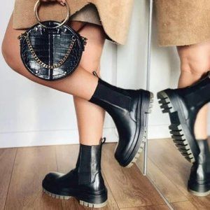 EUC Zara Lug Sole Leather Chelsea Boot - US 7/ EU 37